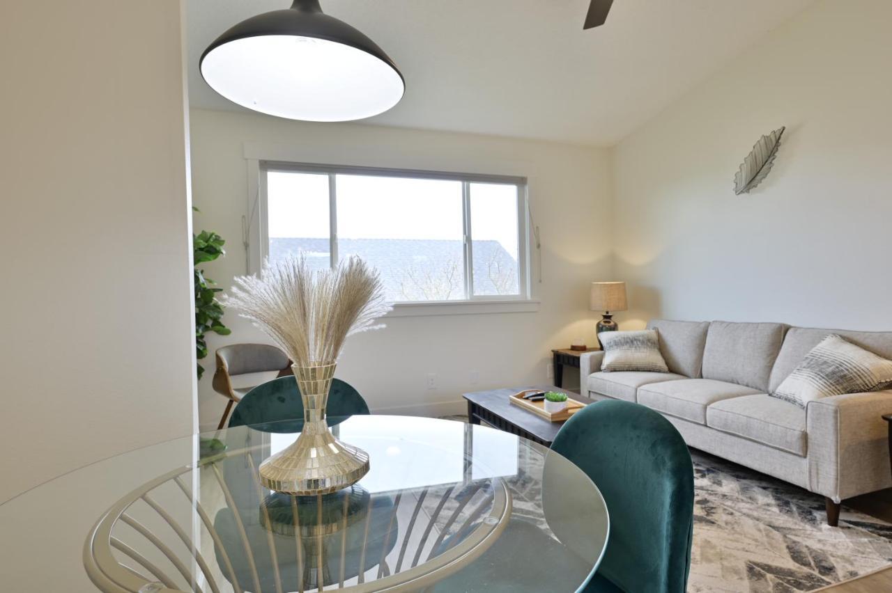 Modern Upstairs Loft - Newly Renovated! Villa ซาเลม ภายนอก รูปภาพ