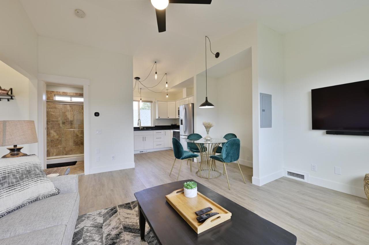 Modern Upstairs Loft - Newly Renovated! Villa ซาเลม ภายนอก รูปภาพ