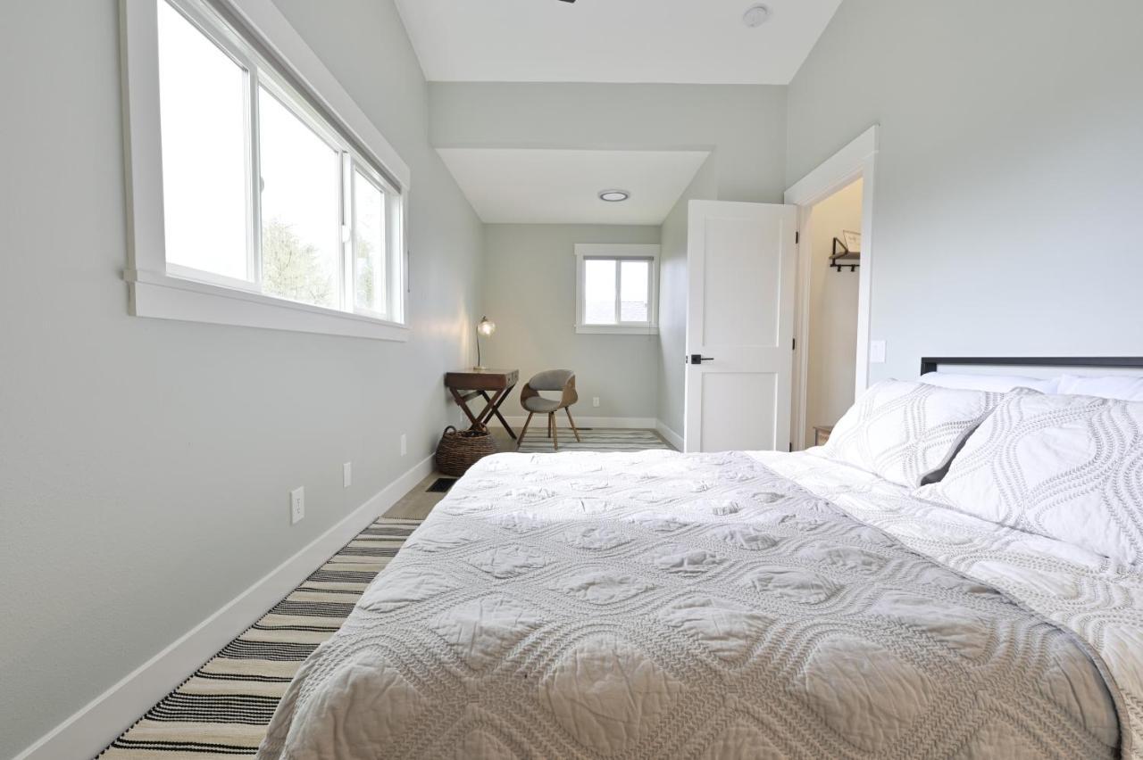 Modern Upstairs Loft - Newly Renovated! Villa ซาเลม ภายนอก รูปภาพ